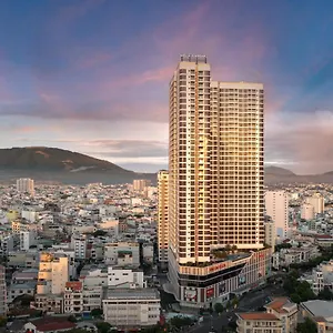 Meliá Vinpearl Empire Hotel