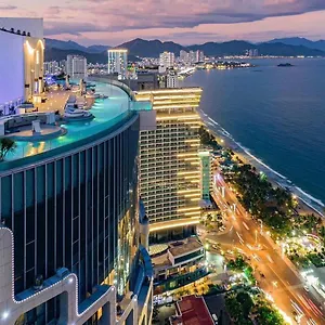 Panorama Beachfront ニャチャン